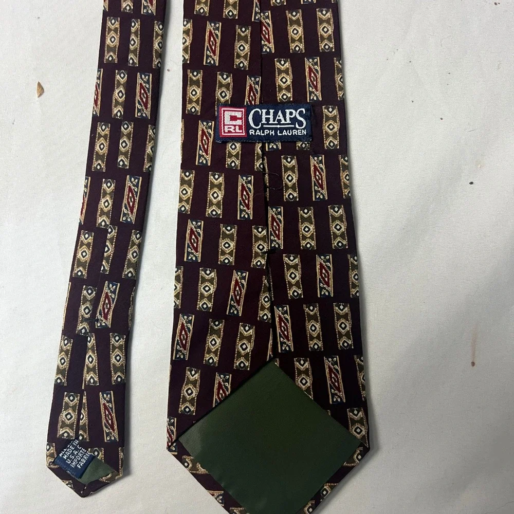 Chaps Ralph Lauren Necktie Burgundy Geometric Pattern USA Made Men's Tie‎
